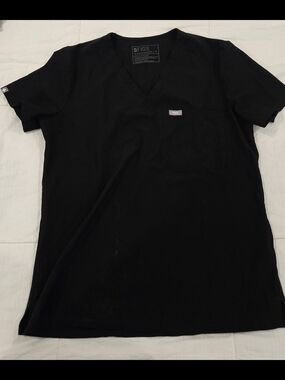 Figs Black V-Neck Short Sleeve Pocket Tee